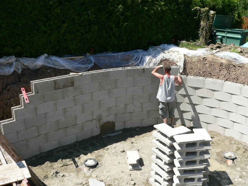 kopie von fleiig beim mauern